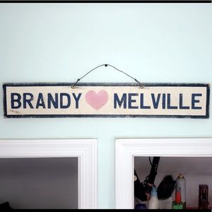 Brandy Melville Sign
